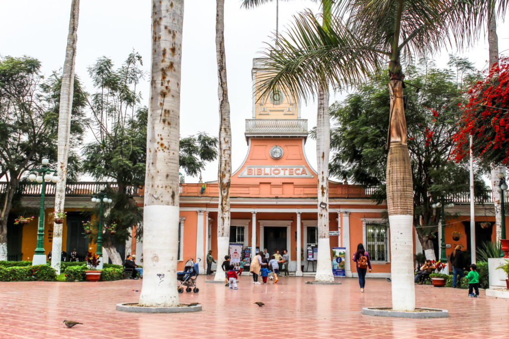 Library in Lima